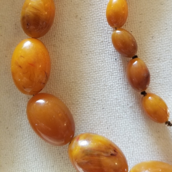 Vtg ATQ EGG YOLK AMBER 30" GRADUATED BEAD necklace 14K GOLD CLASP 76 grams - Picture 4 of 9